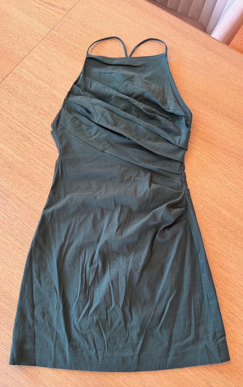 Zara Kleider: Mini-robe vert Zara en lin mélangé - taille S – Gebraucht aus Genève von Lucie.hwrth