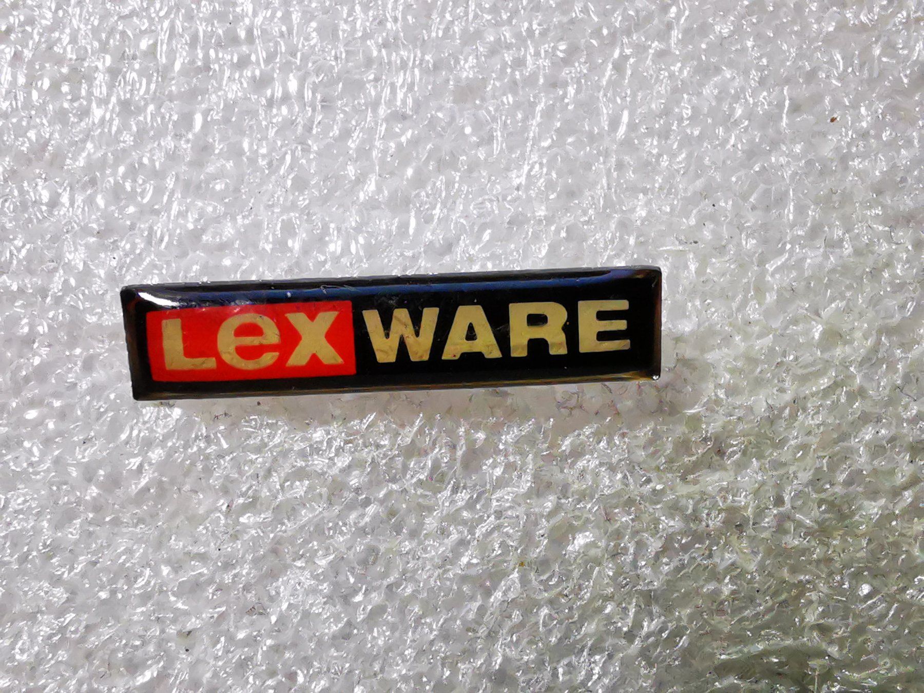 Placchette & Badge: Ansteckpin 85: Lex Ware – Usato da Oppligen venduto da Pin-Fall-Shop