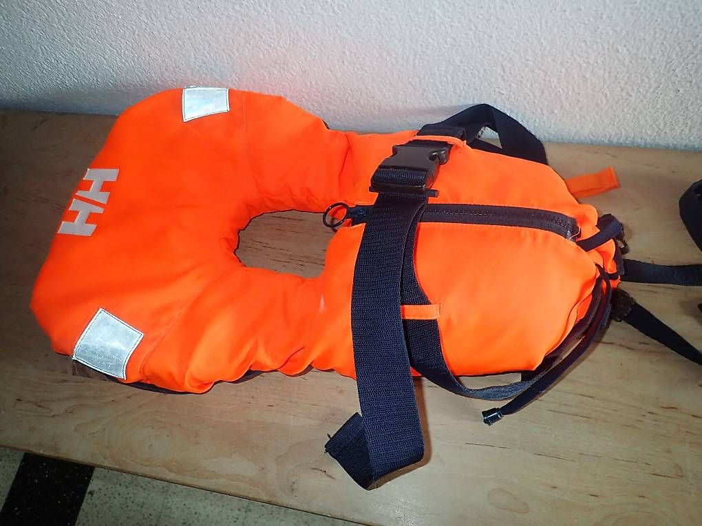 Gilets de sauvetage: Rettungsweste – D'occasion à Buus par rot01