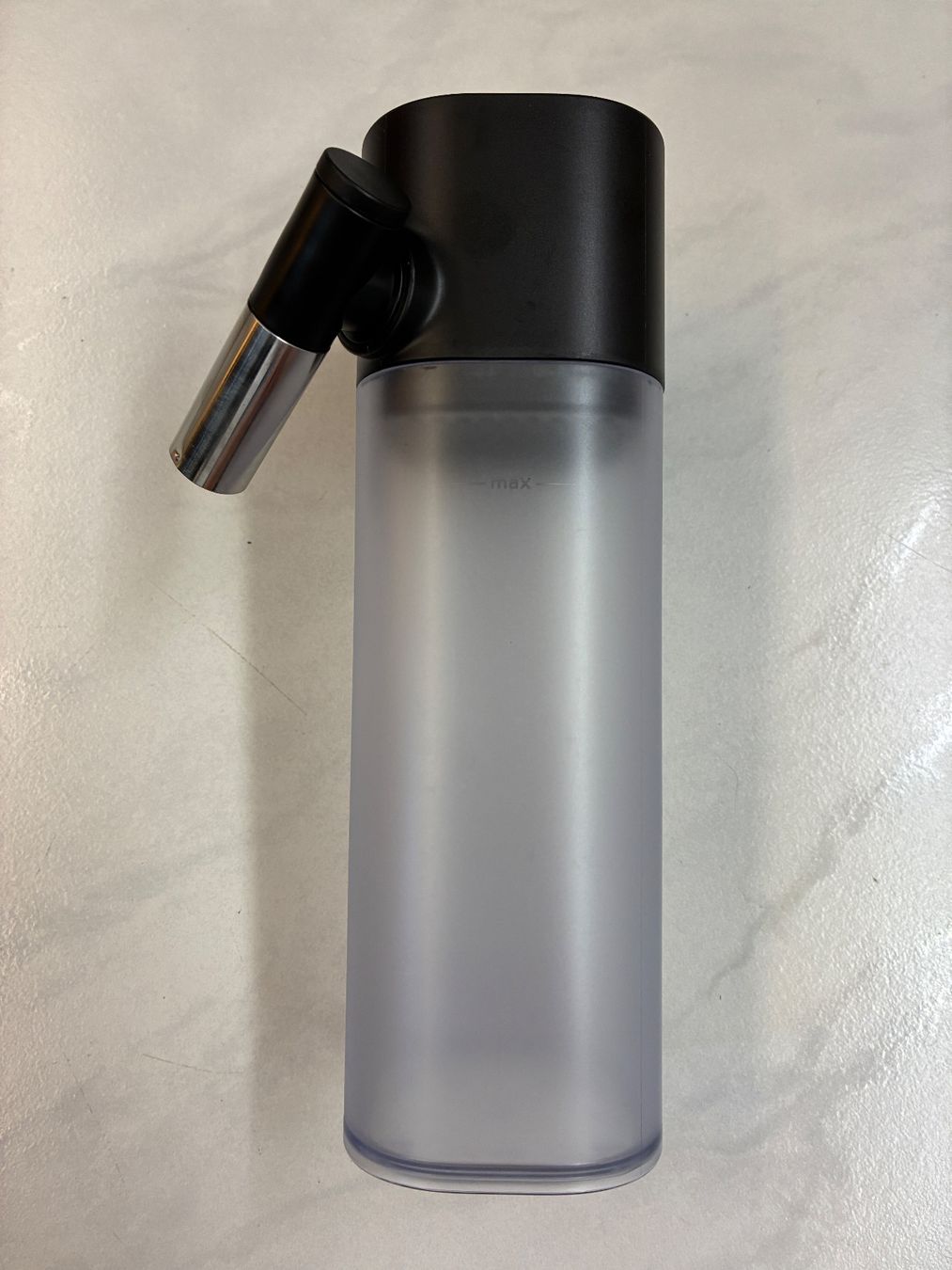 Nespresso Macchine per caffè & Macchine per espresso: Nespresso / DeLonghi Gran Latissima Milchbehälter/Schäumer – Usato da Binningen venduto da anita2000