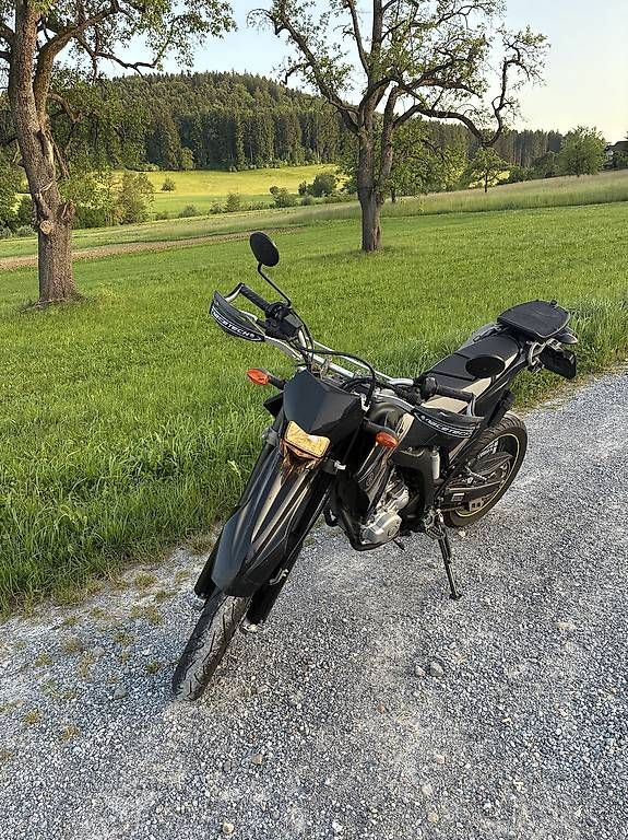 Enduro: Yamaha 250 mit Koffer – Usato da Uetikon am See venduto da and_b7p5 2