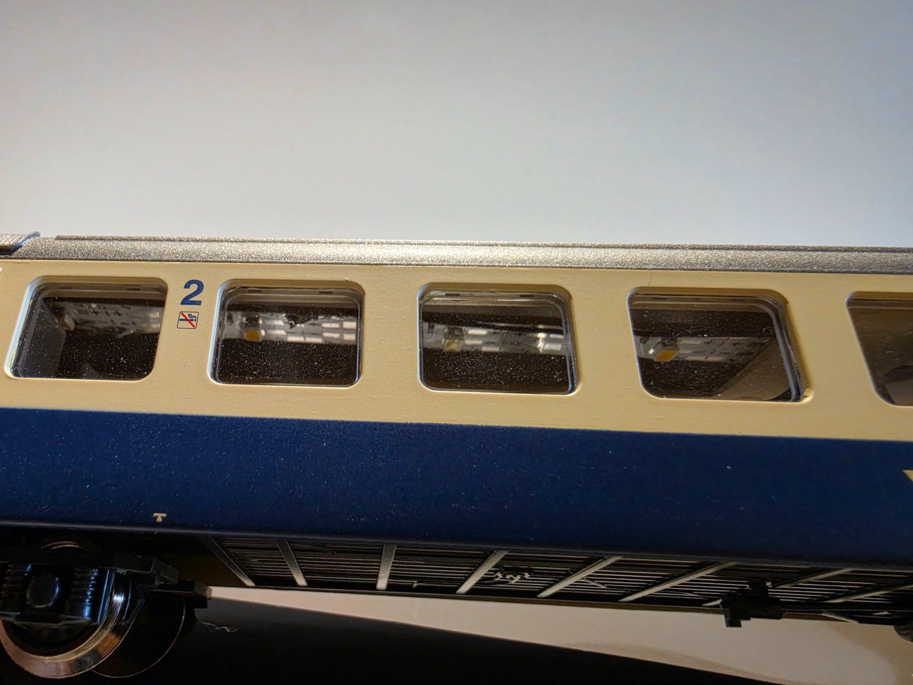 Liliput Modellini di ferrovie: Liliput L334977 AC 2. Klasse BLS éclairage intérieur et ... – Usato da Sugiez venduto da 0NEFIVE 4