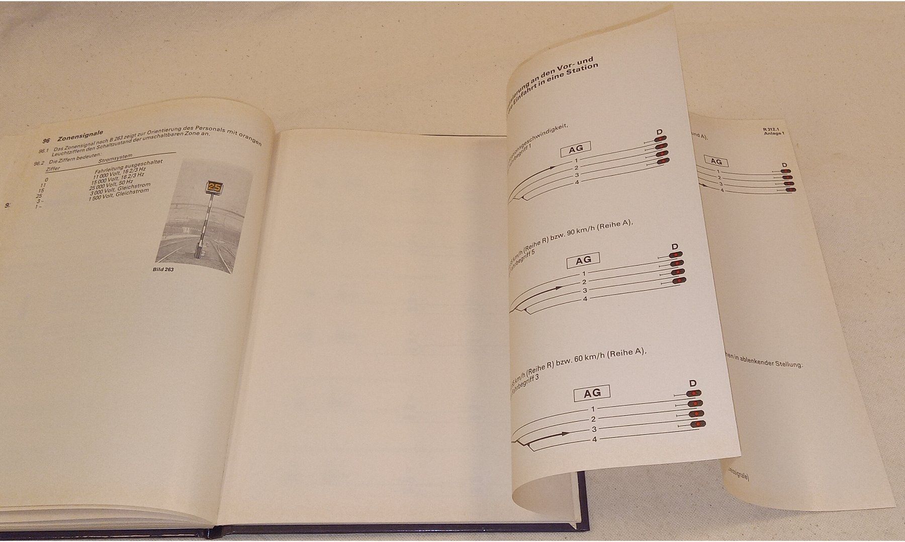 Libri: SIGNALBUCH DER SCHWEIZERISCHEN BUNDESBAHNEN SBB  1982 – Usato da Hätzingen venduto da memory-lane 4