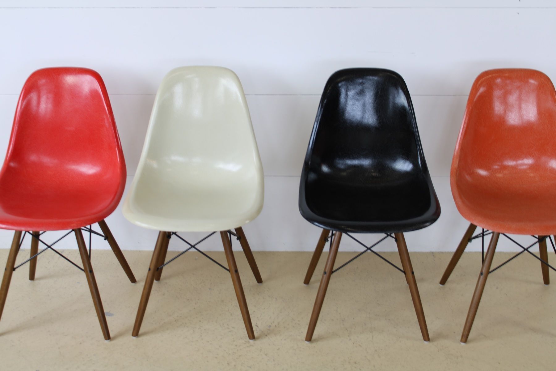 Stühle: Eames Fiberglas Stühle Hermann Miller – Gebraucht aus Meinisberg von atelier_TILIJA 8