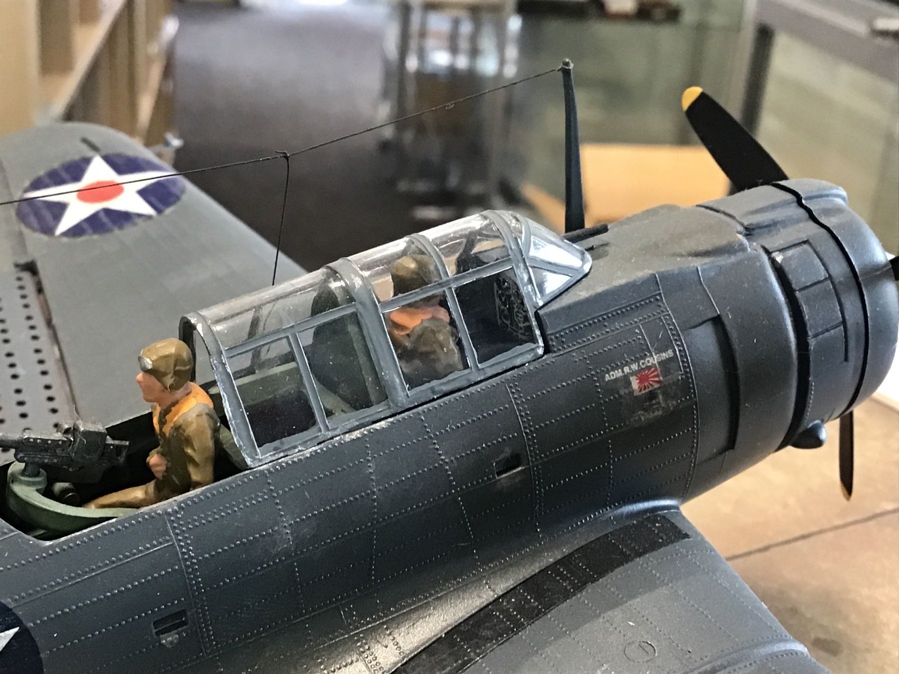 Modellbausätze & Standmodelle: Flugzeugmodell Douglas SBD Dauntless im Massstab 1:48 – Neu (gemäss Beschreibung) aus Männedorf von Modell-Spezialisten 4