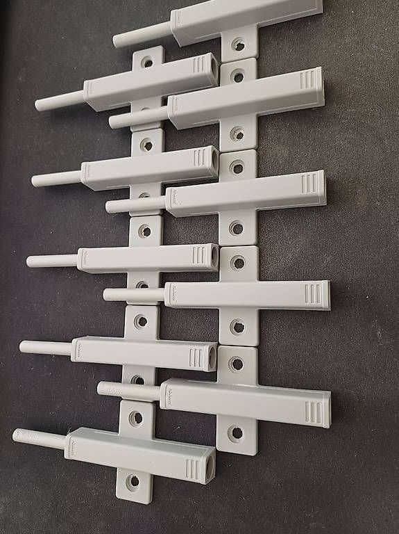 Ferramenta: Systeme push pour placard Blum  – Usato da Aven venduto da menthe17 1