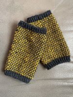 HANDGESTRICKTE PULSWÄRMER / HANDSTULPEN AUS WOLLE