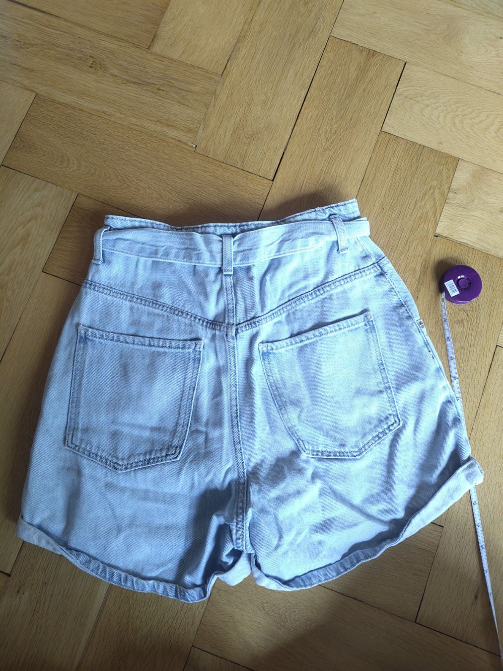 Zara Pantaloni: Jeansshorts – Usato da Bern venduto da Linii 1