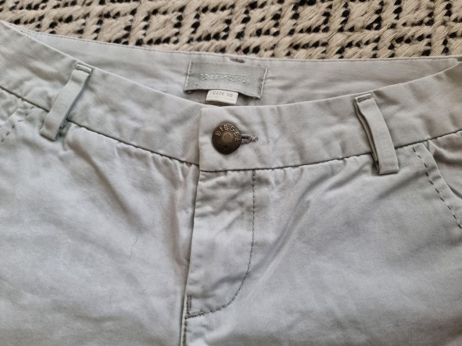 Diesel Pantaloni: Diesel hose gr 10 Jahre ca 134 – Usato da Wigoltingen venduto da Zuckerfee84 2