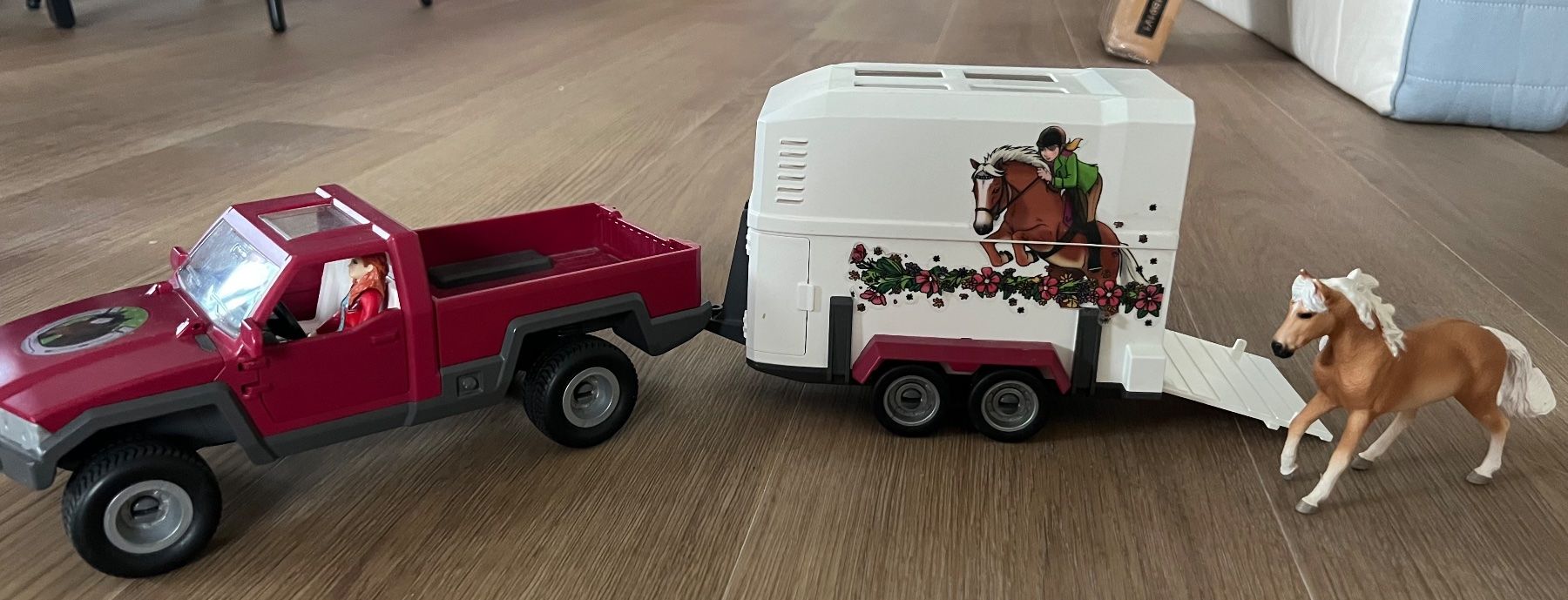 Schleich Giocattoli: Camionnette et remorque à chevaux Schleich – Usato da St-Imier venduto da Wollyu