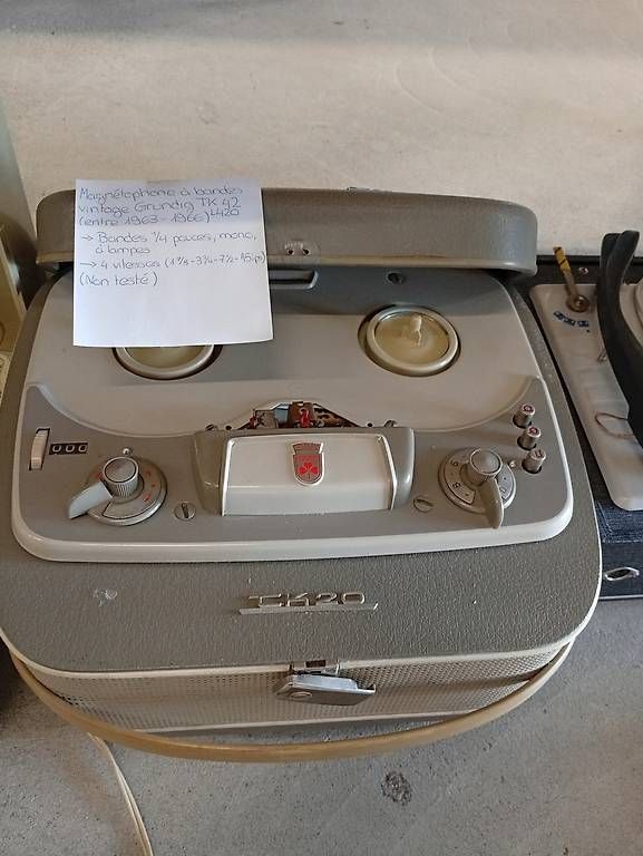 Casse di trasporto: Magnétophone
Non testé. Bel objet vintage / à restaurer. – Usato da Biel/Bienne venduto da loudmuffles
