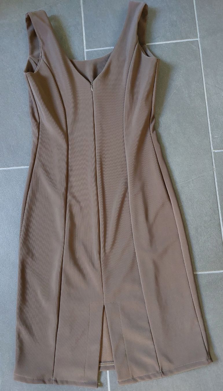 Vestiti: Etuikleid helleskaffeebraun passend CH36 – Usato da Balsthal venduto da Trendline55 1