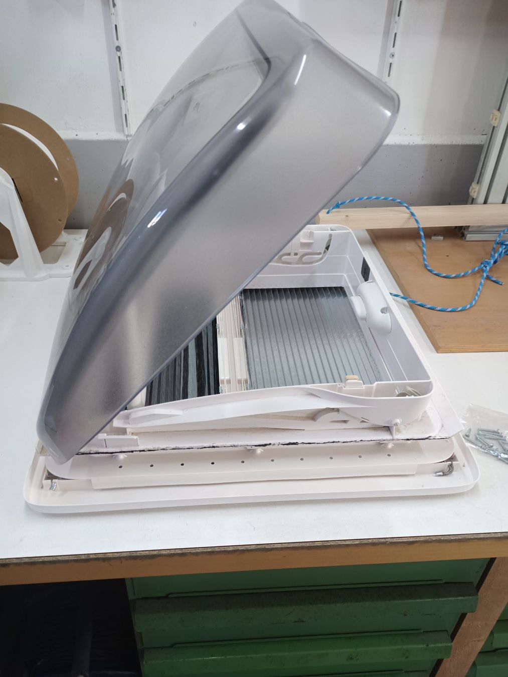 Dometic Fenster: Dometic MINI HEKI  40 x 40 – Gebraucht aus Uzwil von shooter66
