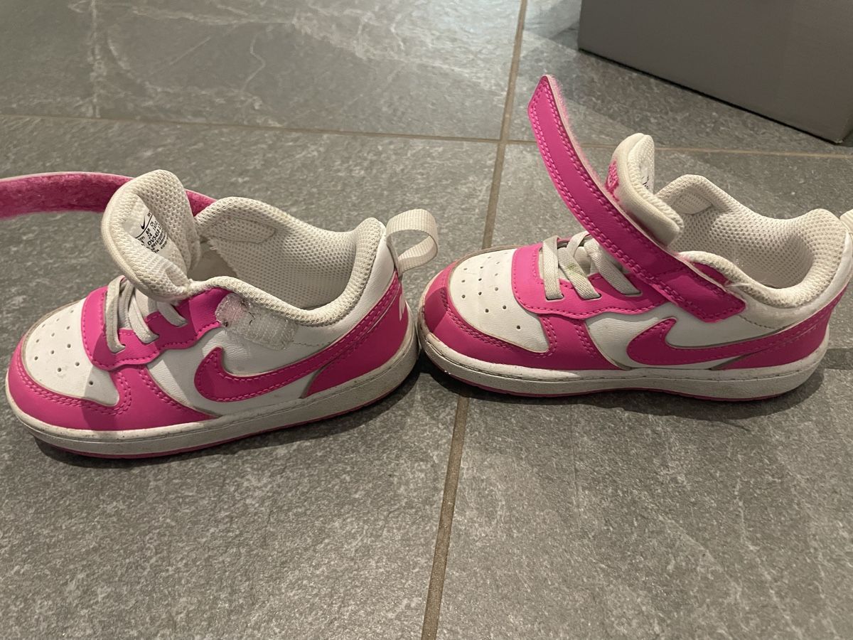 Nike Scarpe per ragazze: Nike Schuhe No.25 neu – Nuovo (secondo la descrizione) da Zürich venduto da minadn82