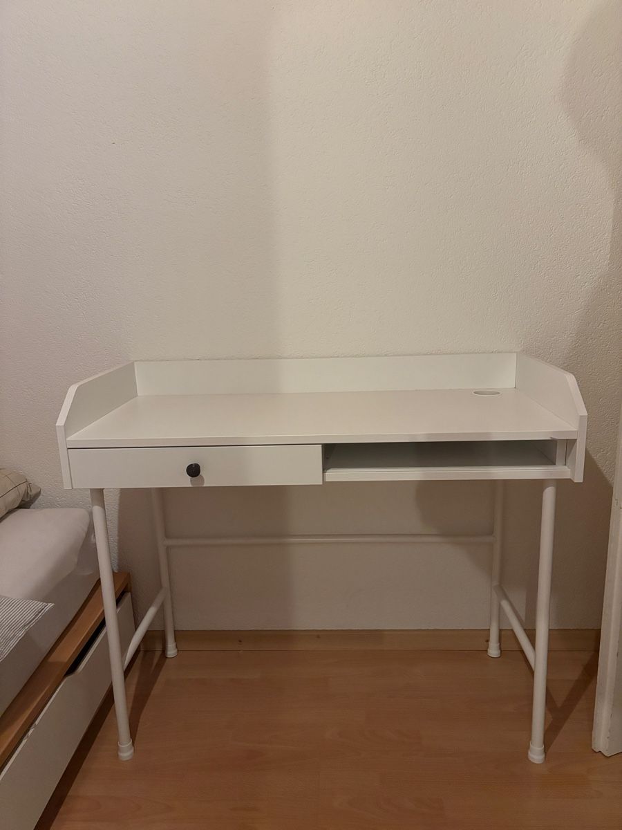 Ikea Schreibtische: Ikea Schreibtisch – Neu (gemäss Beschreibung) aus Romanshorn von