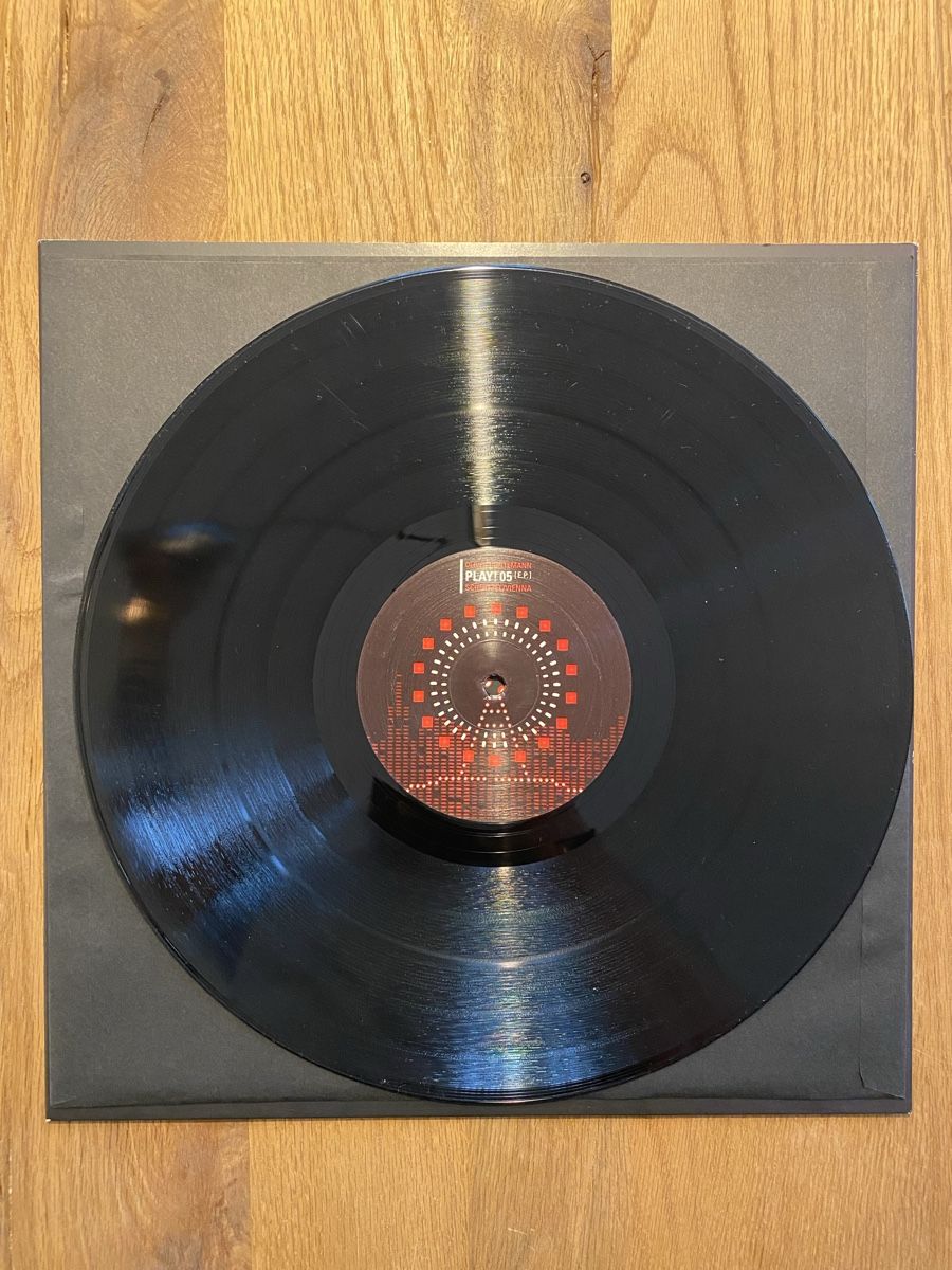 Dischi in vinile: Oliver Huntemann - Play! Vinyl Techno – Nuovo (secondo la descrizione) da Möhlin venduto da Devilspunchbowl 3