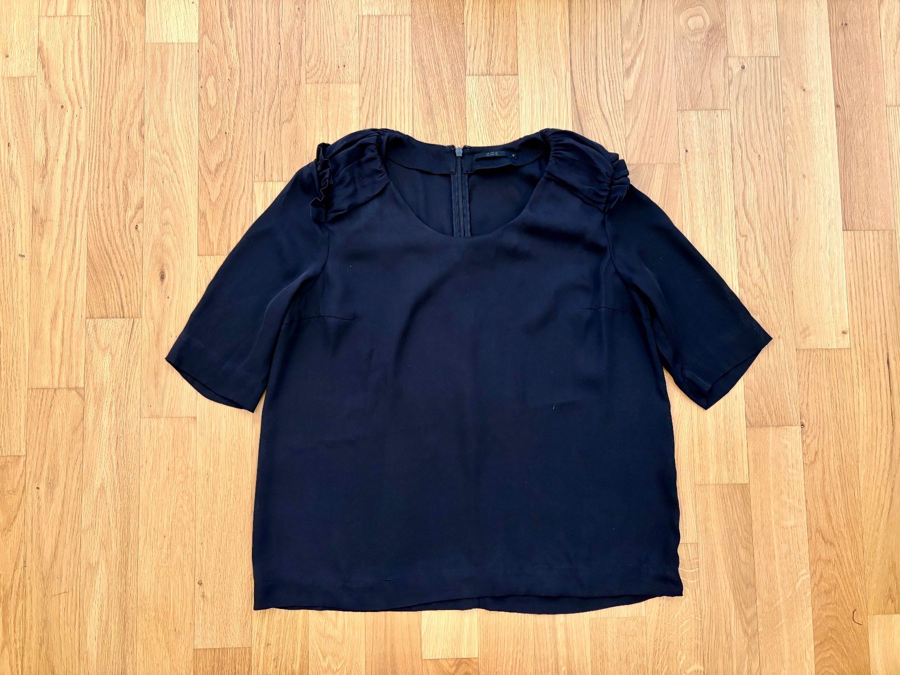 Cos Chemisiers: COS - Seidentop/-bluse in Schwarz, Grösse 40 – D'occasion à Zürich par cassandra1504