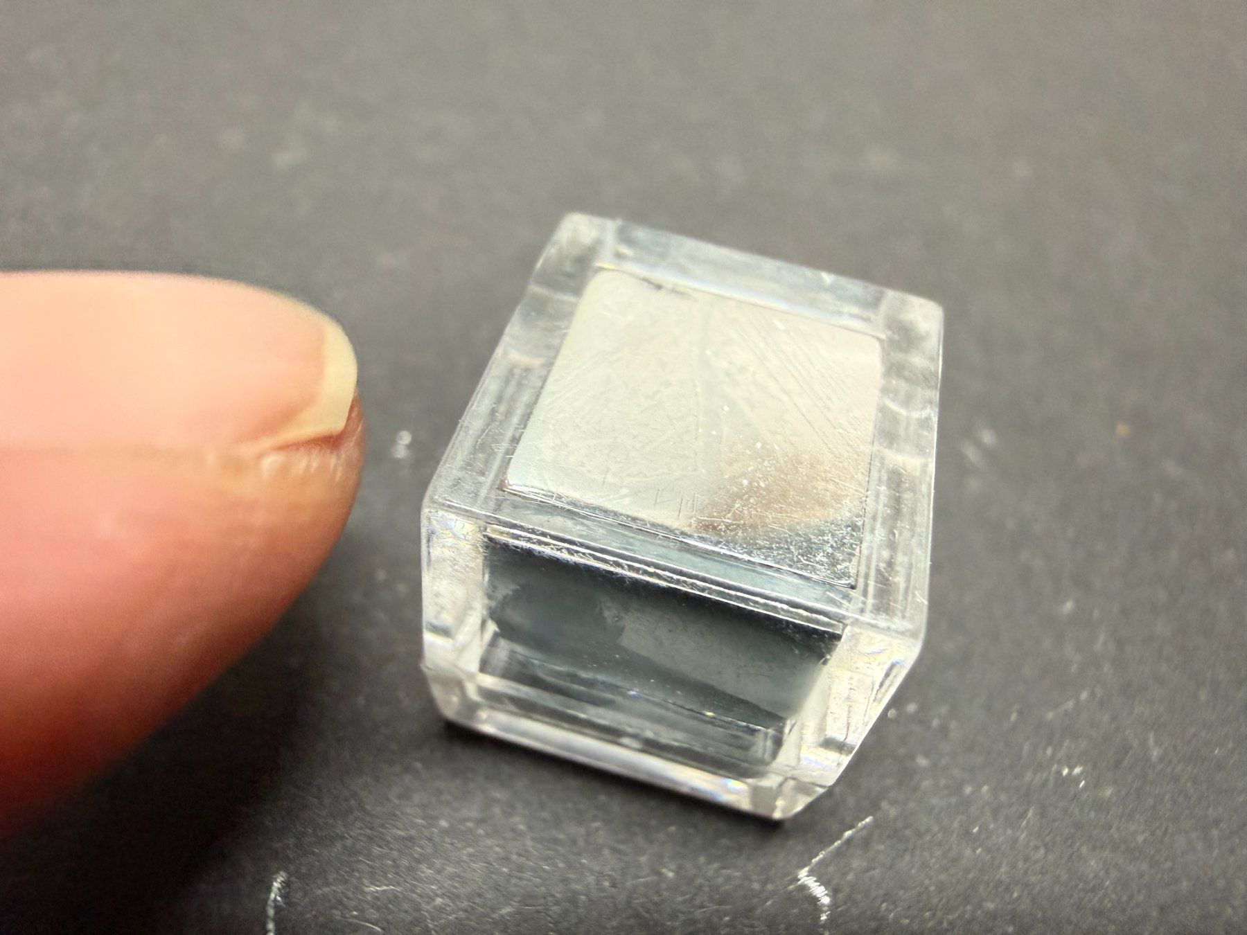 Metalli preziosi: Elementwürfel Gallium 1 ccm, ca. 6 g in Plexiglasdöschen – Nuovo (secondo la descrizione) da Lützelflüh-Goldb venduto da Elementis 6
