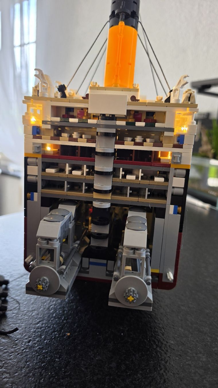 Lego Kit di costruzioni: Lego Titanic 10294 inkl. Light my Bricks – Usato da Obergerlafingen venduto da Deluxepoint 4