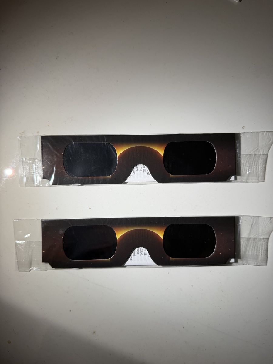 Occhiali & Lenti: 2x Sonnenfinsternis-Brillen – Nuovo e nell'imballaggio originale da Basel venduto da kur_y25t