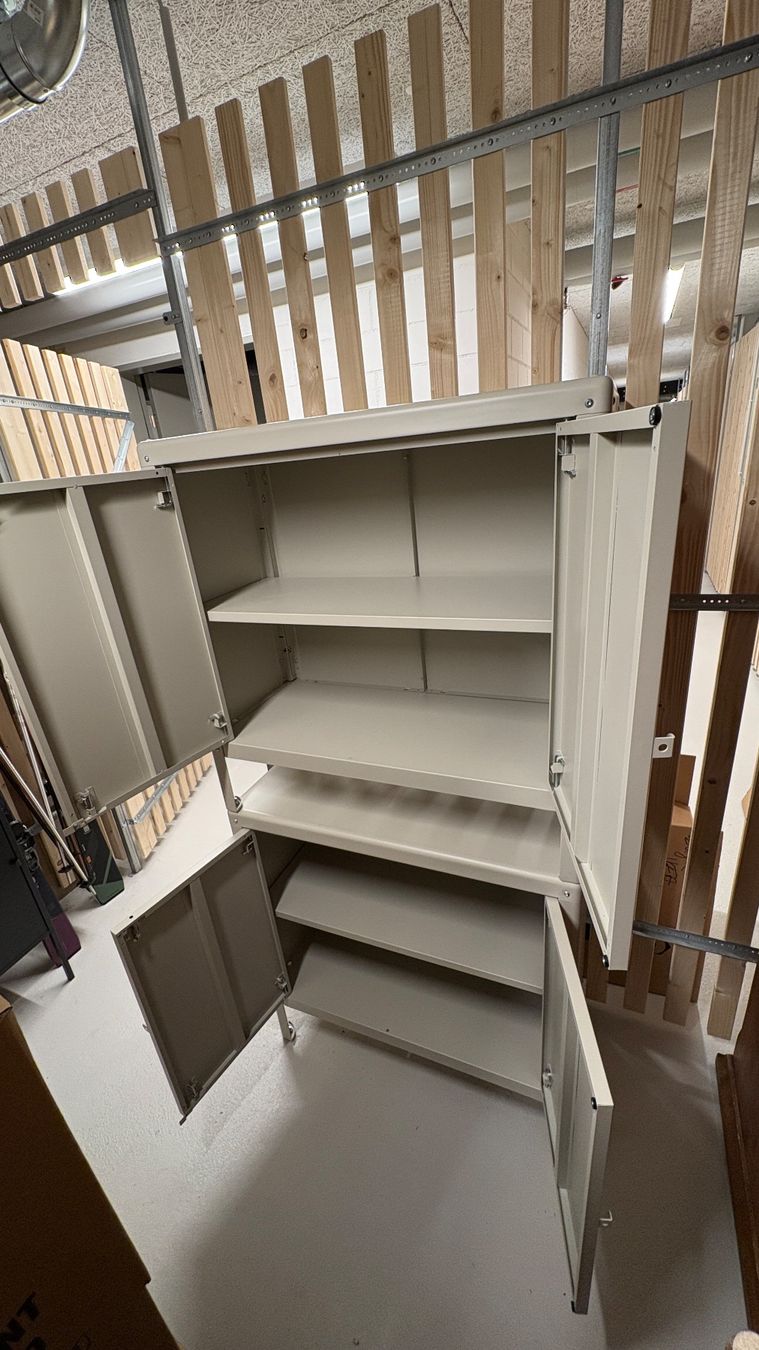 Ikea Schränke: Metallschrank – Gebraucht aus Zürich von euchmenio 1