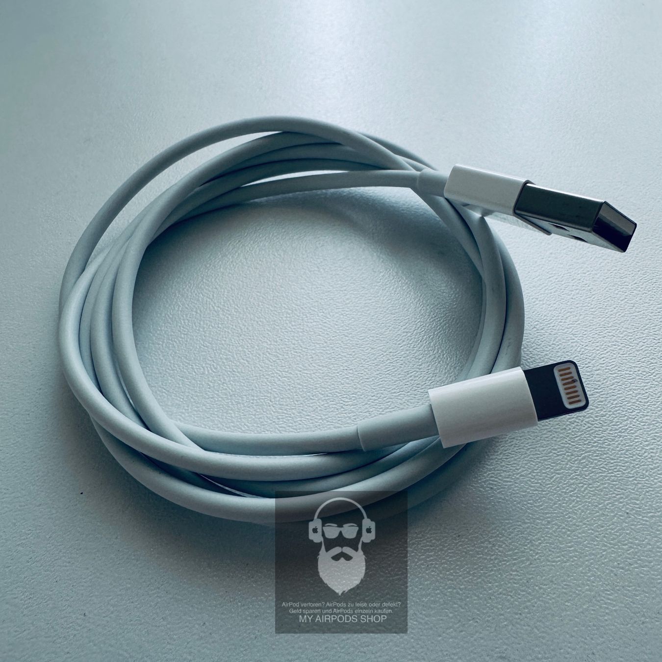 Apple Kabel: Original Apple Lightning auf USB-A Kabel 1M Fabrikneu – Neu (gemäss Beschreibung) aus Basel von MY.AIRPODS.SHOP 2