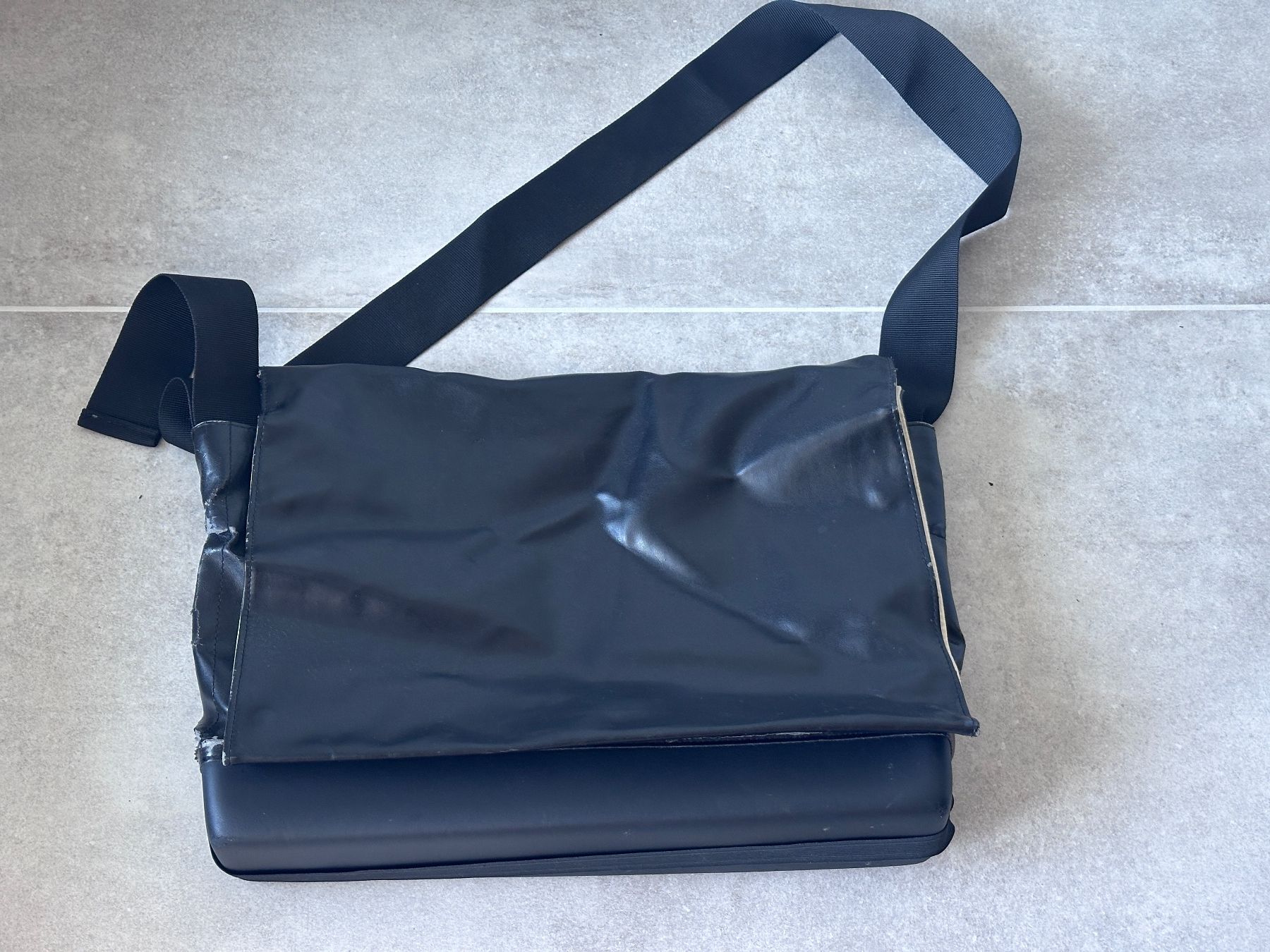 Taschen: MOLESKIN - Umhängetasche – Gebraucht aus Berg SG von elcapitan02