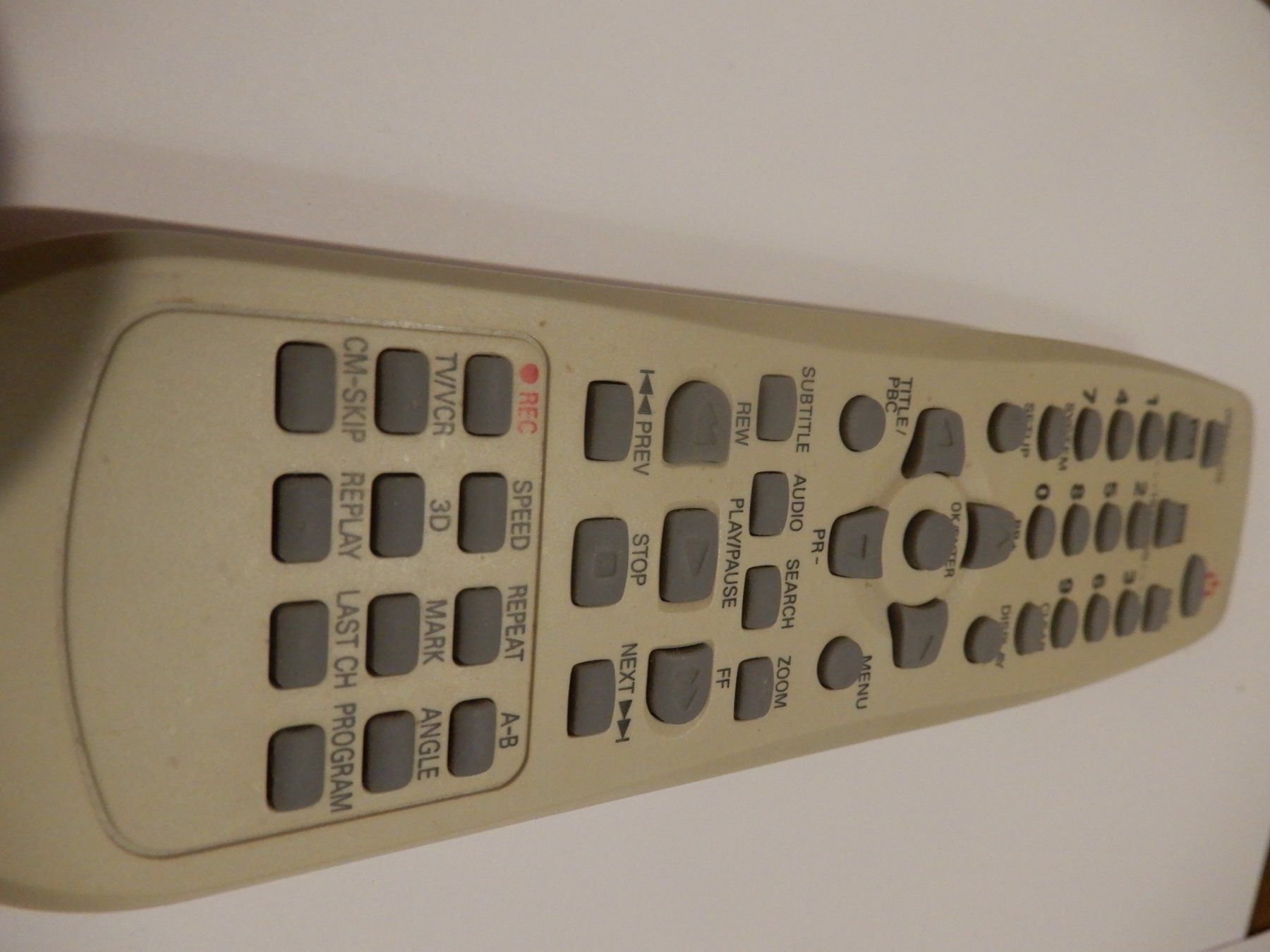 Telecomandi: Fernbedienung Universal beige gebraucht – Usato da Worben venduto da MaKo3252