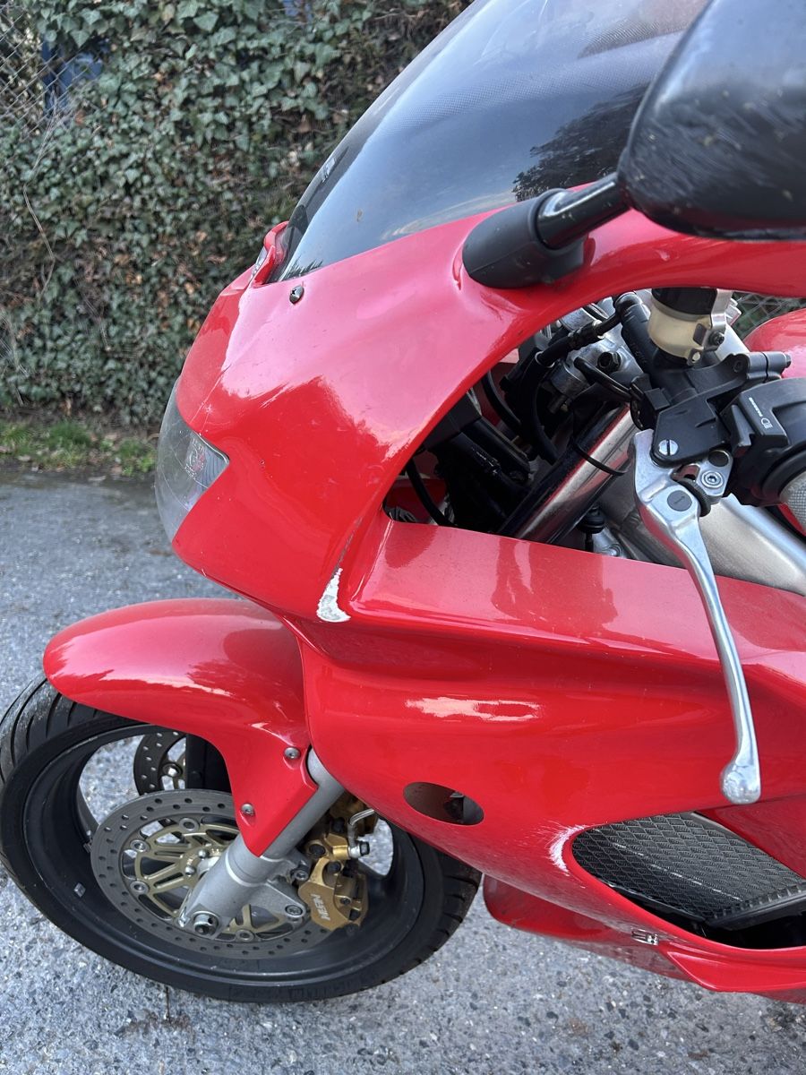 Honda Strada: Honda vtr1000f start – Difettoso da Ecublens VD venduto da RodrigoFortunato249 1