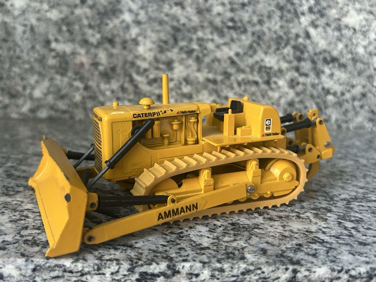 Caterpillar Kit di modellismo & Modellini statici: Caterpillar D 9 , 1:50 , Gescha – Usato da Horw venduto da Tigercat635 2