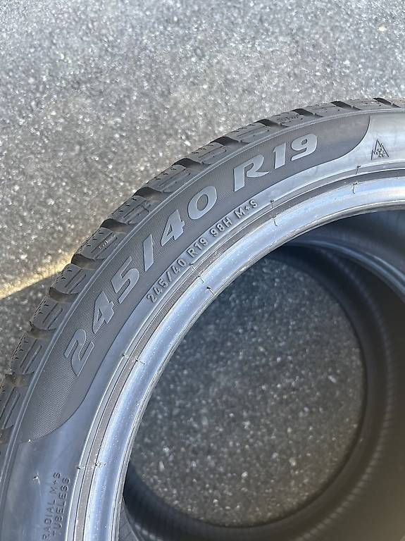 Pneumatici & Ruote complete: 2 x 245/40/19 Pirelli Winterreifen  – Usato da Frasnacht venduto da nobloff 1