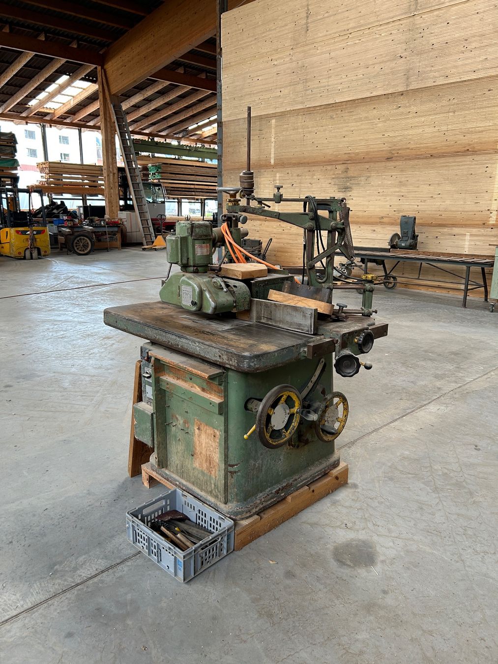 Tutte le macchine: Kehlmaschine mit Vorschubmodul – Usato da Luzern venduto da wEwEI