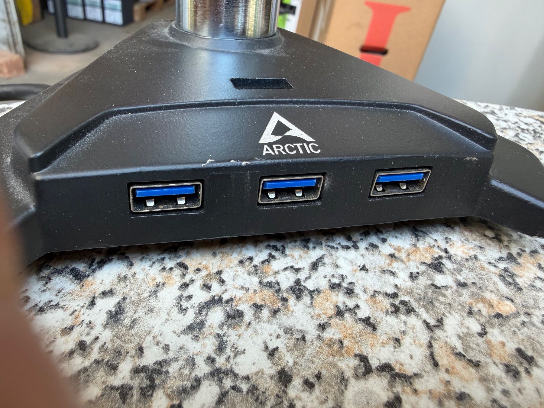 Staffa per monitor: Arctic Monitorhalertubg mit USB 3.0 Hub, gebraucht – Usato da Necker venduto da liq24 5