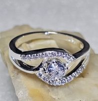 Eleganter Ring mit Zirkonia, 925 versilbert, Gr. 8