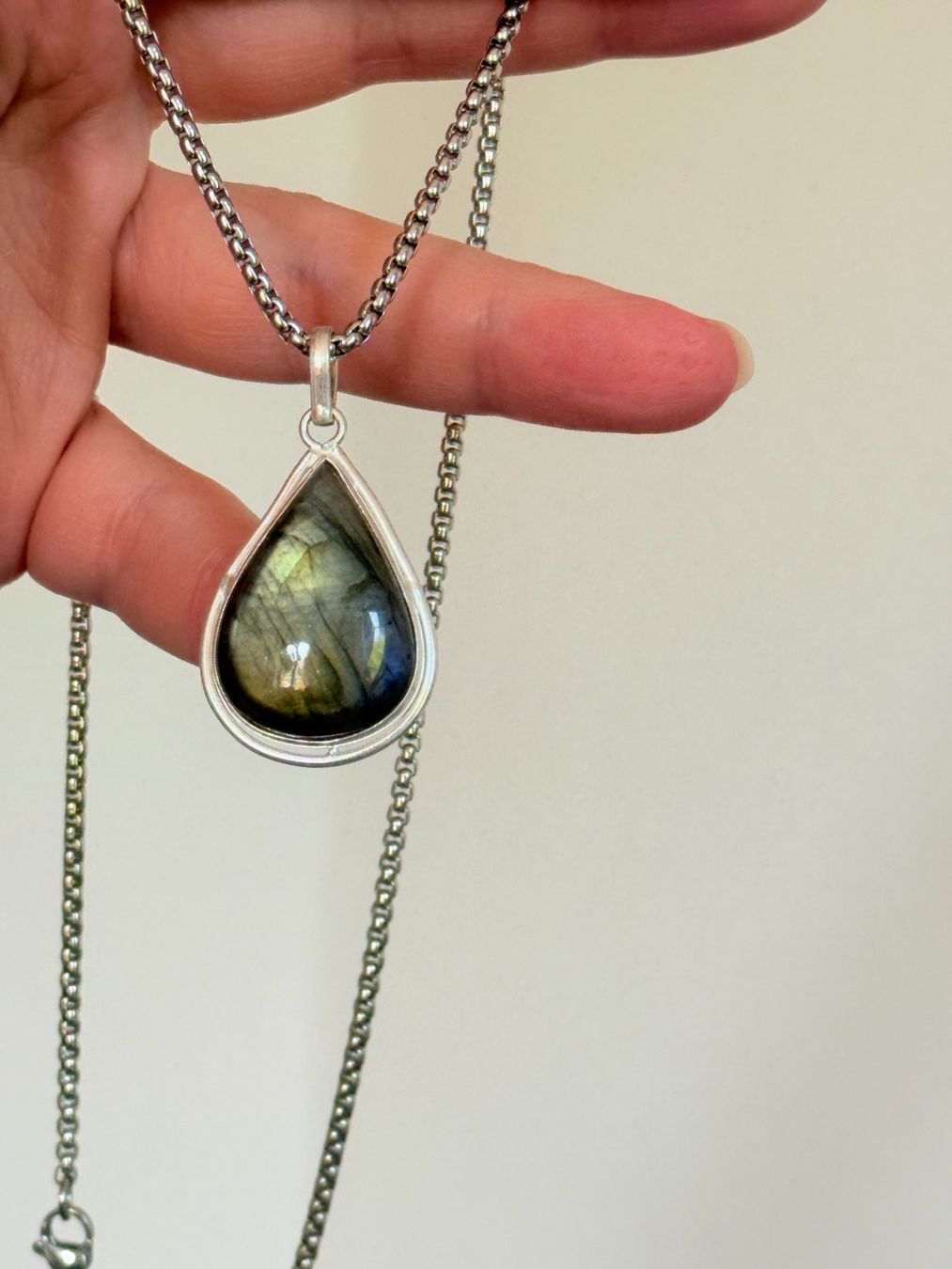 Catenine: Pendentif Labradorite  - Élégant & Unique – Nuovo e nell'imballaggio originale da Genève venduto da AWWA 2