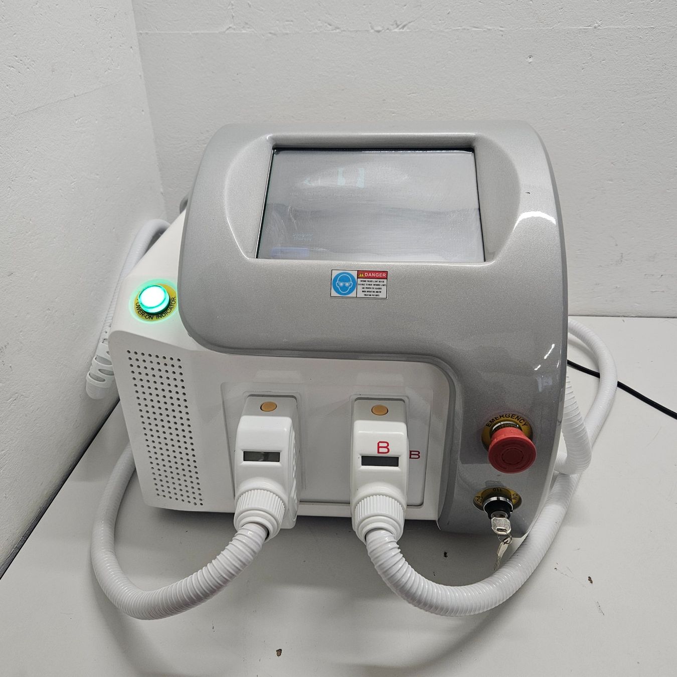Attrezzature mediche: Professionelles SHR + IPL Gerät – Usato da Niederdorf venduto da LeptonAG_Labor 1
