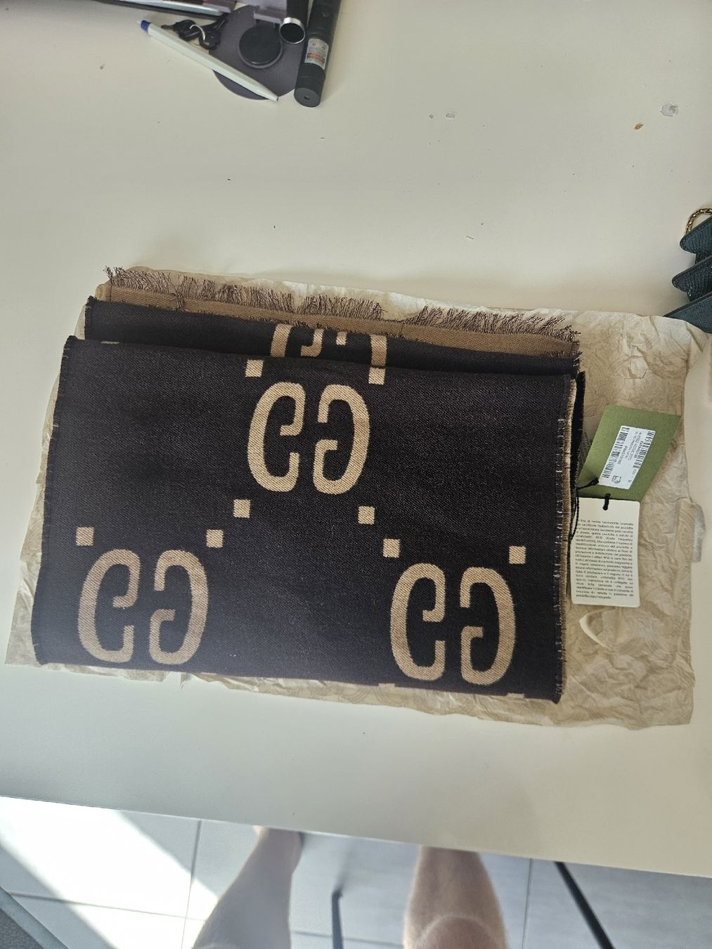 Gucci Foulards, Tücher & Schals: Écharpe Gucci, neuve jamais utilisée  – Neu und originalverpackt aus Onex von fre_gd9f