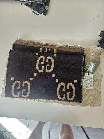 Écharpe Gucci, neuve jamais utilisée 