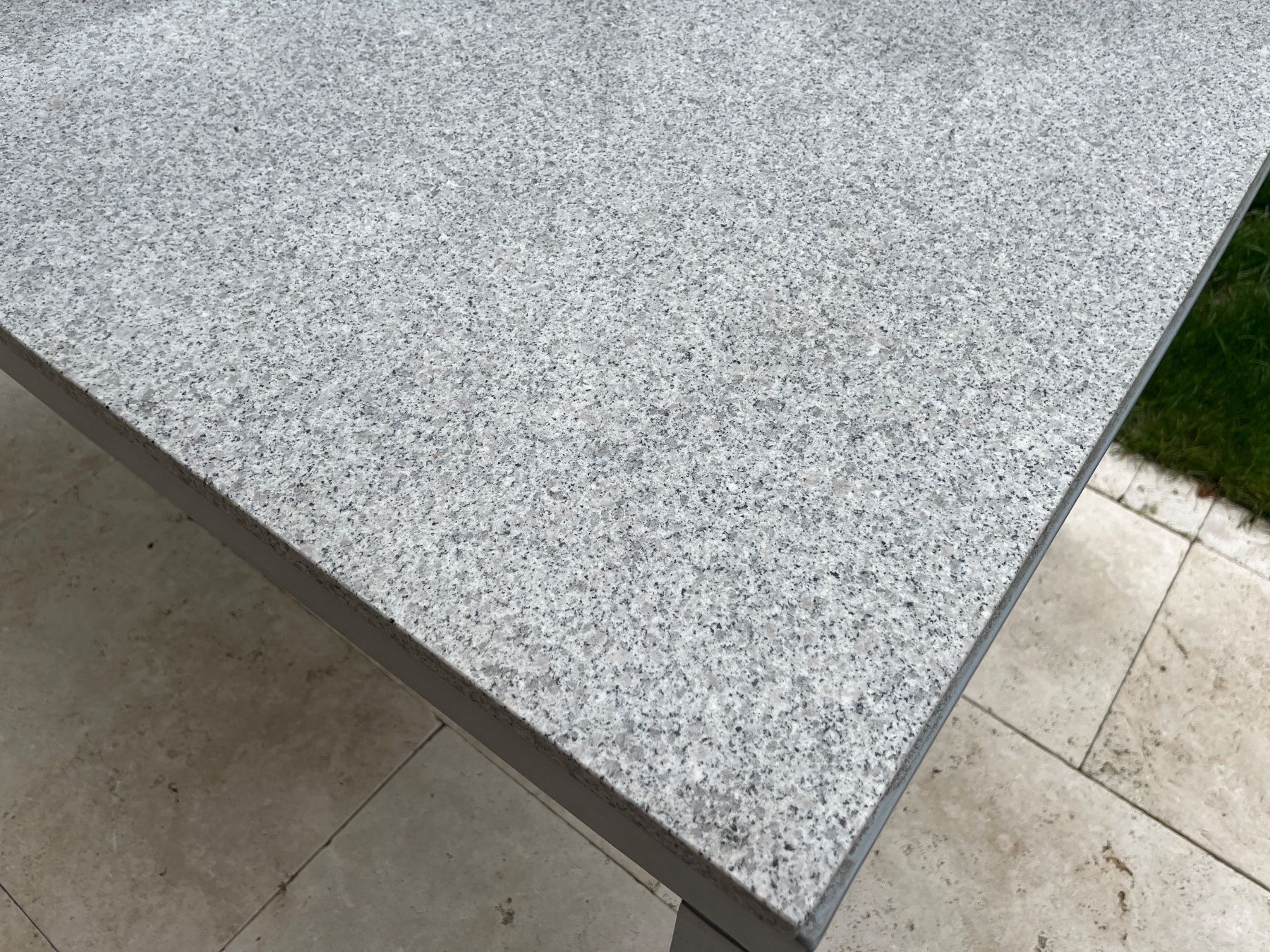Tische: Granit Gartentisch – Gebraucht aus Adliswil von Jen_9c2r 1
