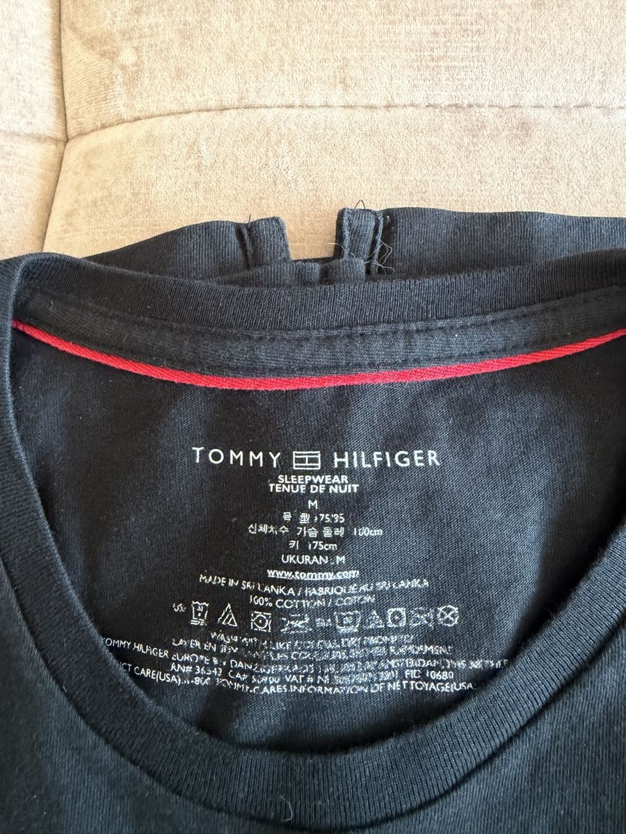 Tommy Hilfiger T-shirt: Tommy Hilfiger Taille M - État impeccable – Usato da La Chaux-de-Fonds venduto da PTobias 1