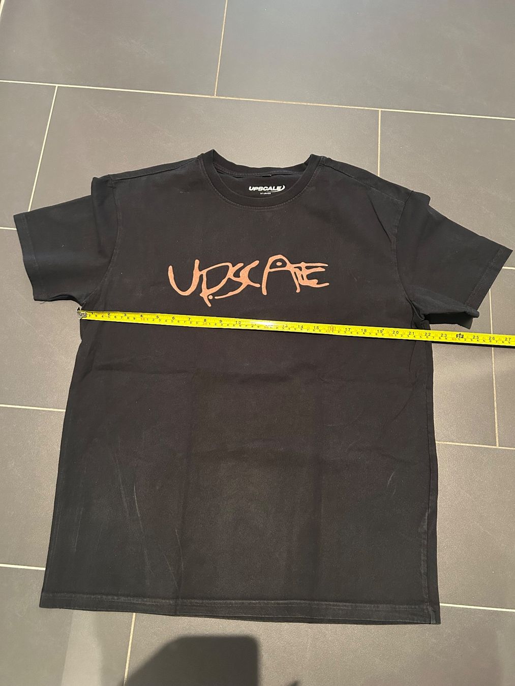 T-shirt: Travis Scott t-shirt – Nuovo (secondo la descrizione) da Schlieren venduto da Leavio