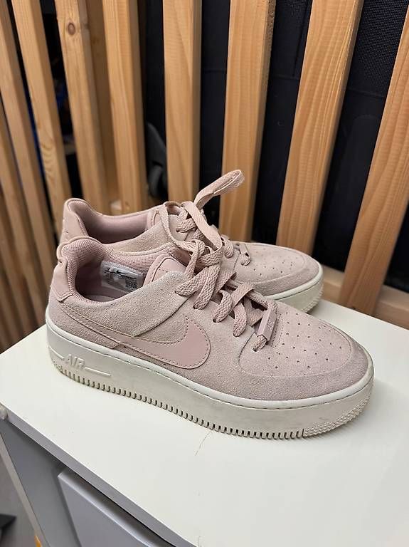 Scarpe da donna: Nike Schuhe  – Usato da Rotkreuz venduto da LoriLori