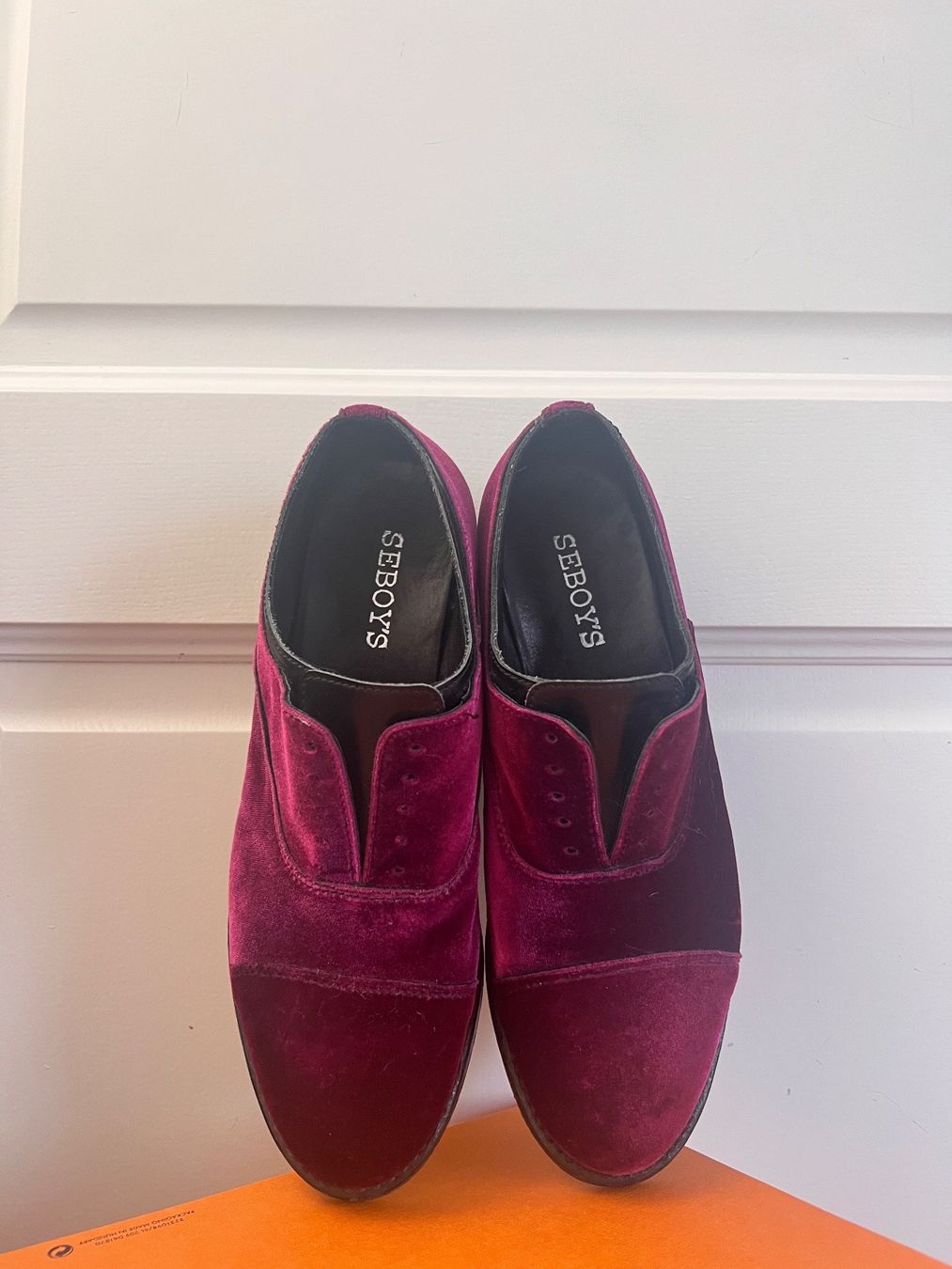 Damenschuhe: Burgundy Velvet Leather Loafers – Gebraucht aus Corsier-sur-Vevey von Kristina.Nova 2