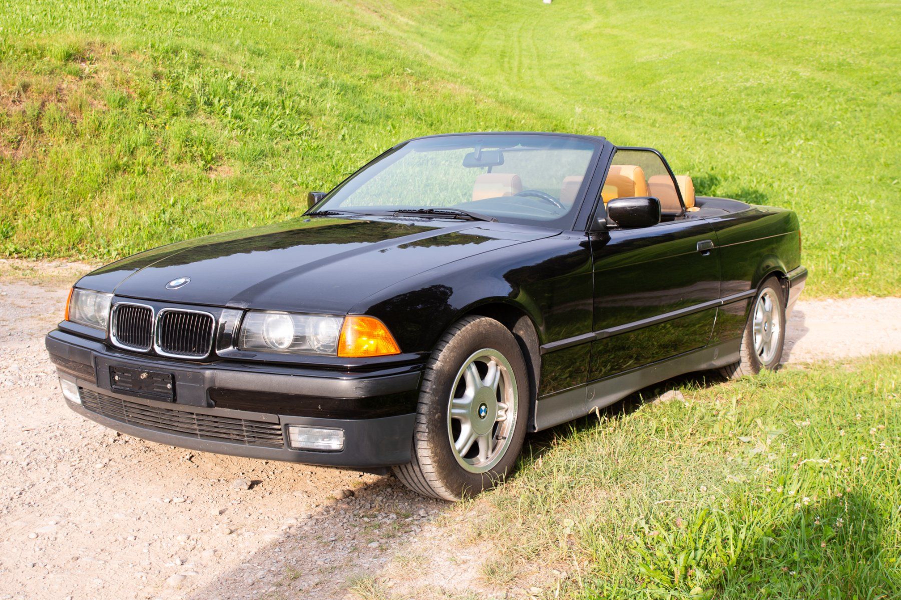 Autos: BMW E36 325 Cabriolet mit Hardtop – D'occasion à Lichtensteig par Bergler1999