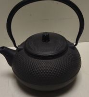 Gusseisen Teekanne, schwarz, neuwertig.(em55)