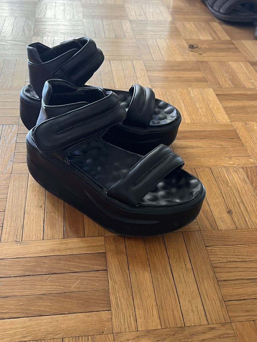 Chaussures femmes: Sommerschuhe Gr. 37 – D'occasion à Uerikon par mar_pd5j 2