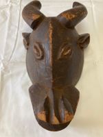 Masque -casque zoomorphe en bois sculpté du Cameroun