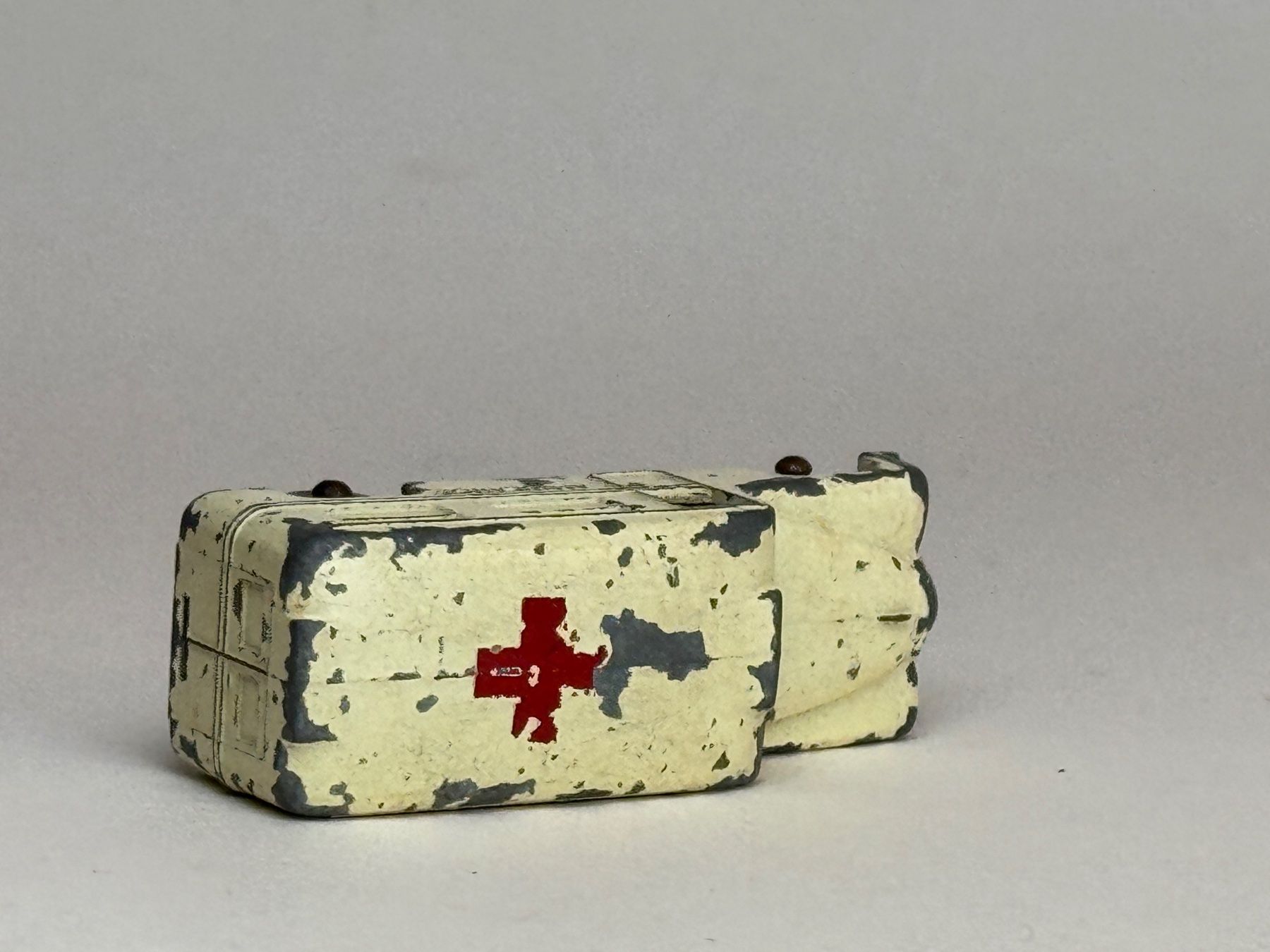 Lesney Modellini d'auto: Lesney Daimler Ambulance  NO 14 – Usato da Elm venduto da Wikmtz 2
