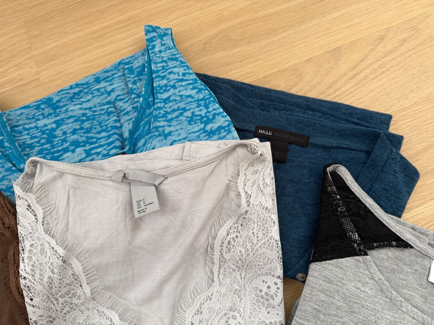 H&M Lotti di vestiti: Damen Shirts 8x  Gr. S guter Zustand, teilweise neuwertig – Usato da Buhwil venduto da Lin66 4