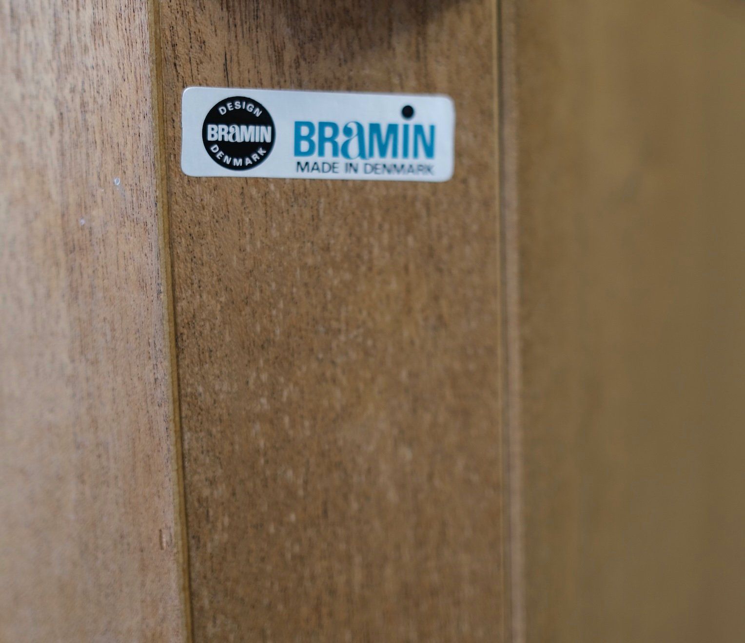 Cassettiere: Danish Corner Cabinet by H. W. Klein for Bramin, Denmark – Usato da Bern venduto da Zmodern_VIN 9